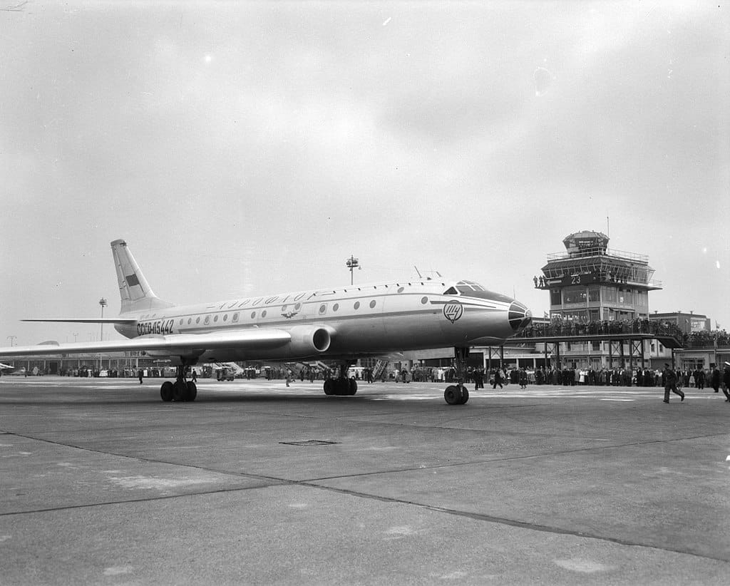 Ту-104