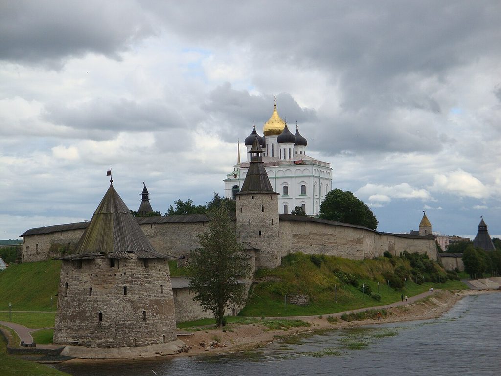 Kомплекс крепостных сооружений Окольного и Среднего города (Псков).
